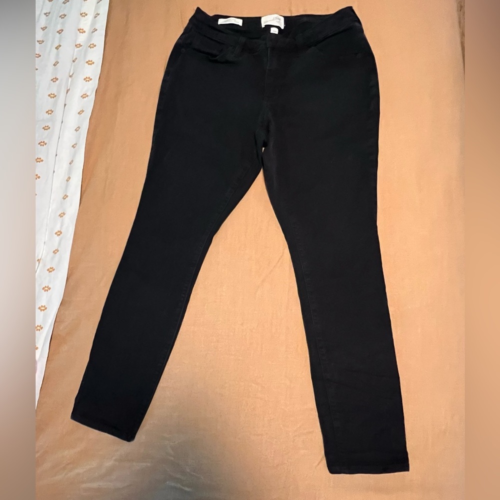 Universal thread mid rise curvy skinny jeans